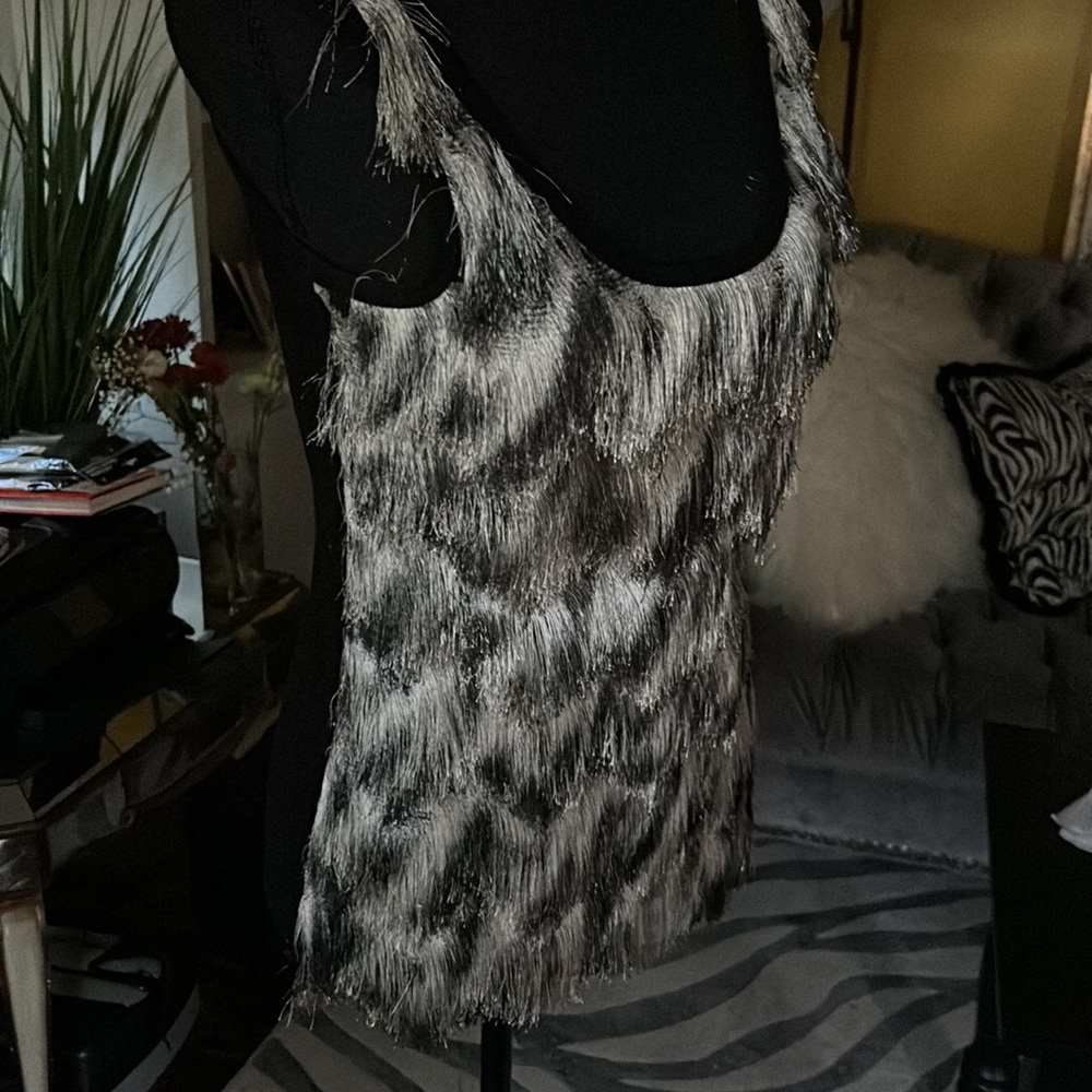 Karen Kane black and white front tank top - Picture 2 of 9